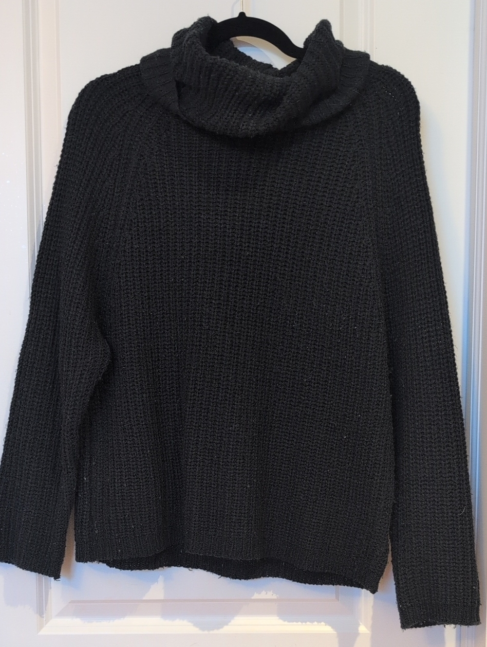 Cozy Black Turtleneck Knit Sweater - Size L, Loose Fit